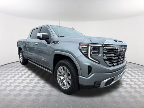 Used 2023 GMC Sierra 1500 Denali w/ Denali Carbonpro Edition AWD/4WD image 3