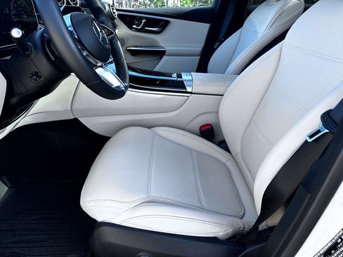 Certified 2025 Mercedes-Benz GLC 300 4MATIC image 19