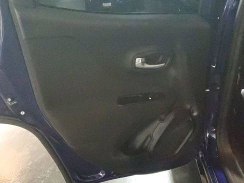 Used 2021 Jeep Renegade Latitude image 16