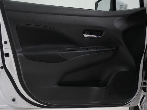 Used 2022 Nissan Versa SV image 12