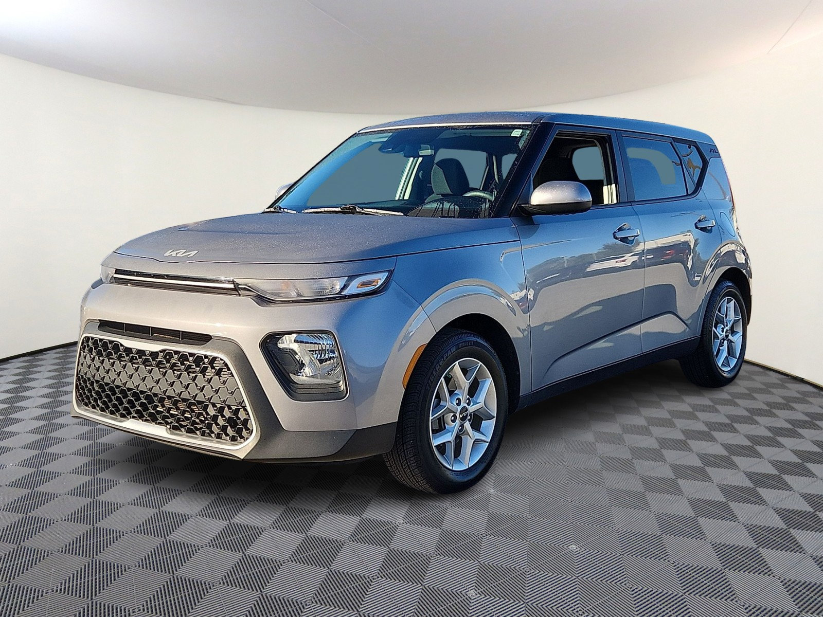 Used 2022 Kia Soul LX w/ Technology Package FWD image 3