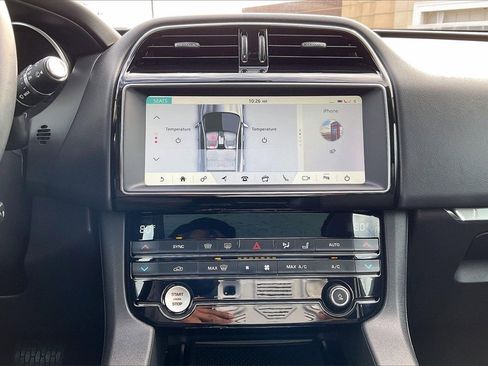 Used 2020 Jaguar F-PACE Premium image 15