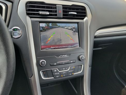 Used 2020 Ford Fusion SE FWD image 27