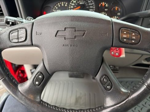 Used 2005 Chevrolet Avalanche LS image 19