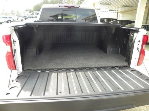 Used 2022 Chevrolet Silverado 1500 High Country w/ Technology Package image 11