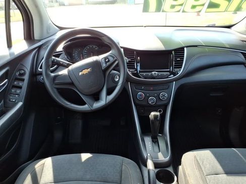 Used 2020 Chevrolet Trax LS FWD image 13