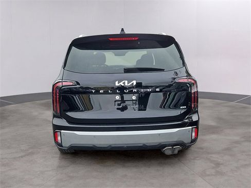 Used 2024 Kia Telluride EX w/ EX Captain's Chair Package image 5