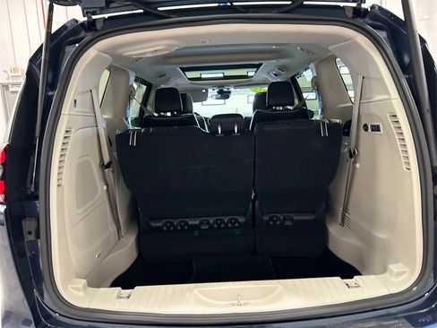 Used 2022 Chrysler Pacifica Limited image 33