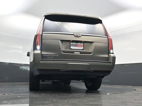 Used 2018 Cadillac Escalade ESV Premium Luxury image 55