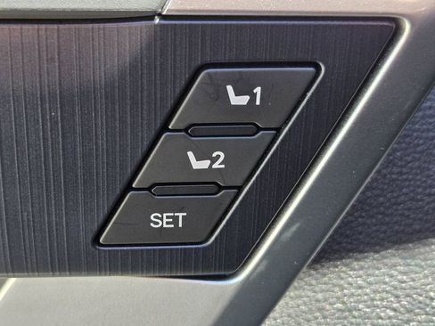 Used 2023 Toyota Tundra Platinum AWD/4WD image 18