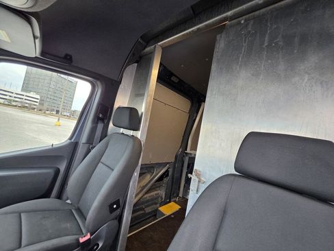 Used 2019 Mercedes-Benz Sprinter 144 image 9