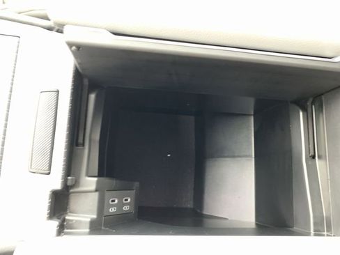 Used 2025 Toyota Sienna XLE AWD/4WD image 26