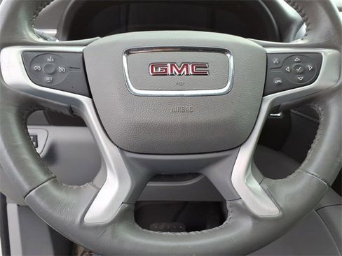 Used 2018 GMC Acadia SLE image 16