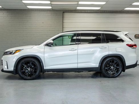 Used 2019 Toyota Highlander SE AWD/4WD image 4