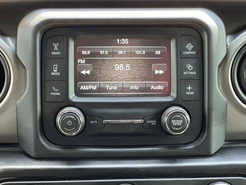 Used 2018 Jeep Wrangler Unlimited Sport S AWD/4WD image 34