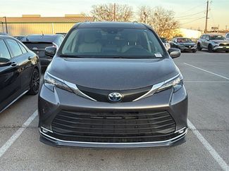 Used 2024 Toyota Sienna XLE video 2