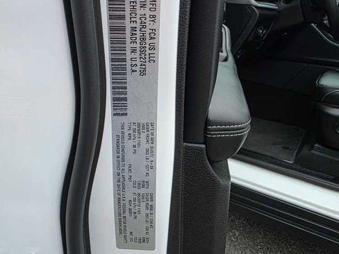 Certified 2025 Jeep Grand Cherokee Limited AWD/4WD image 26
