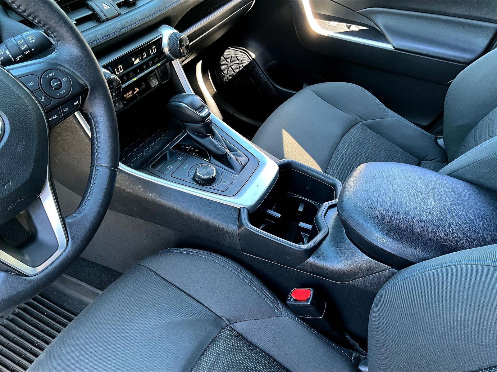 Used 2022 Toyota RAV4 SE w/ SE Grade Weather Package AWD/4WD image 18