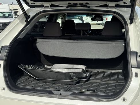 Used 2022 Toyota Venza LE image 28