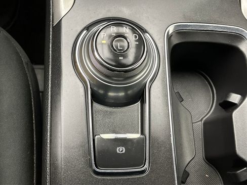 Used 2019 Ford Fusion SE FWD image 24