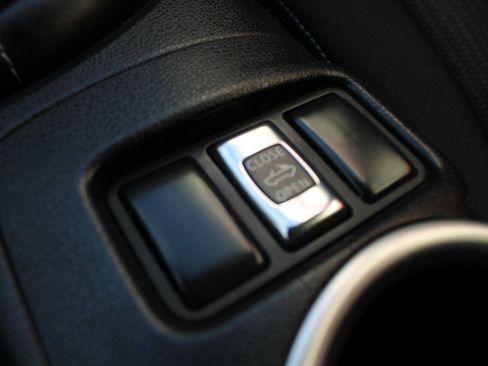 Used 2012 Nissan 370Z Roadster image 25