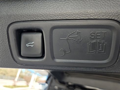 Used 2024 Ford Expedition Limited image 32