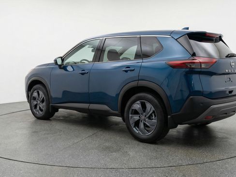 Used 2025 Nissan Rogue SV FWD image 6