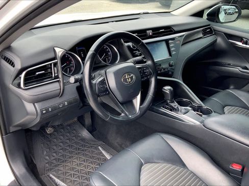 Used 2019 Toyota Camry SE w/ Convenience Package image 18