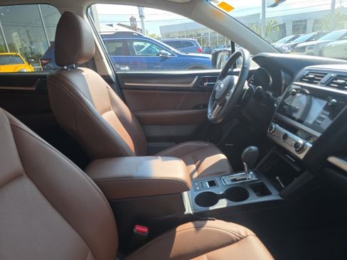 Used 2017 Subaru Outback 3.6R Touring w/ Popular Package #5A AWD/4WD image 8