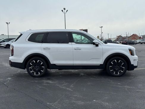 Used 2024 Kia Telluride SX Prestige w/ Towing Package image 2