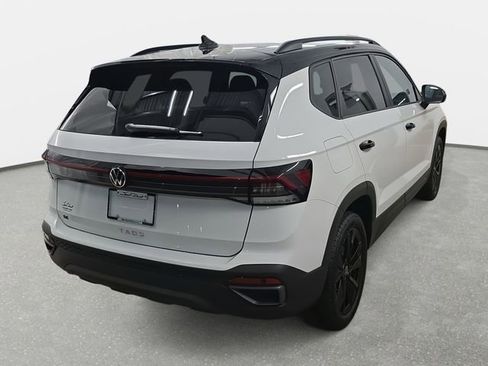 New 2026 Volkswagen Taos SE FWD image 3