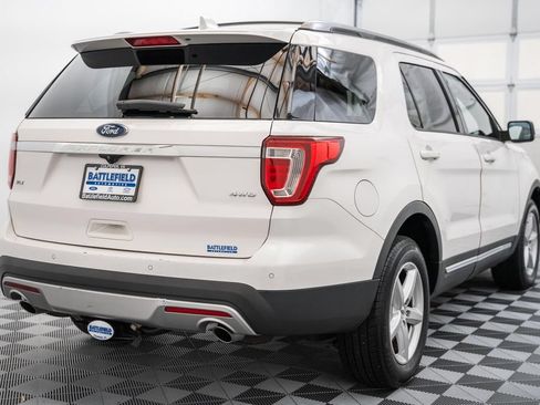Used 2017 Ford Explorer XLT w/ Equipment Group 202A AWD/4WD image 5
