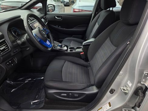 Used 2020 Nissan Leaf SV w/ SV Technology Package image 13