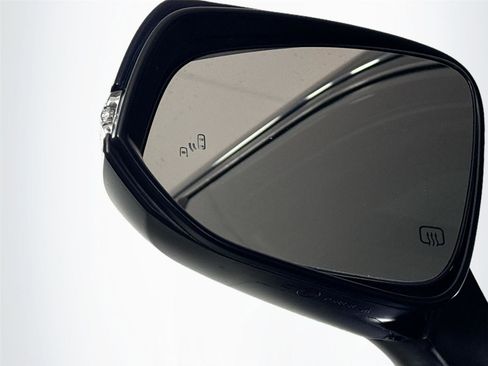 Certified 2023 Toyota Highlander XLE image 10