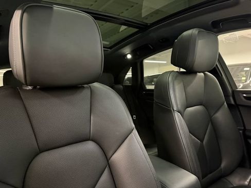 Certified 2026 Porsche Macan AWD/4WD image 25