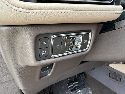 Used 2021 Lincoln Nautilus Reserve w/ Cargo Utility Package FWD image 13