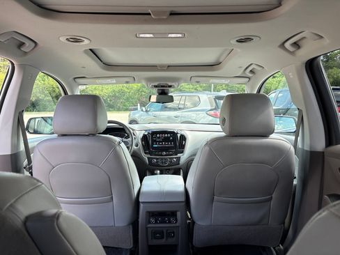 Used 2018 Chevrolet Traverse Premier w/ Driver Confidence II Package FWD image 28