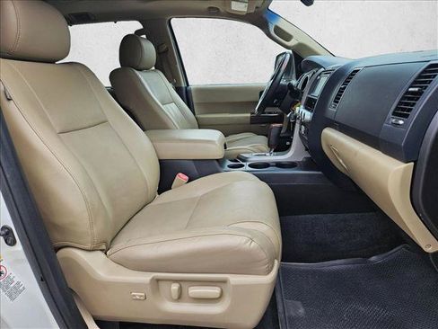 Used 2017 Toyota Sequoia Platinum AWD/4WD image 24