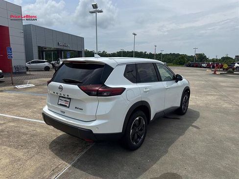 Used 2024 Nissan Rogue SV AWD/4WD image 7