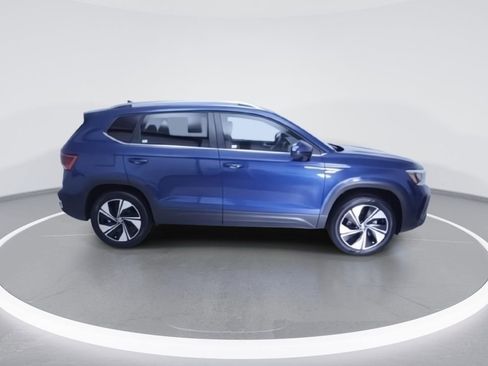 Used 2024 Volkswagen Taos SE AWD/4WD image 9