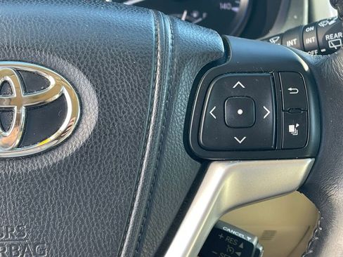 Used 2014 Toyota Highlander XLE FWD image 19