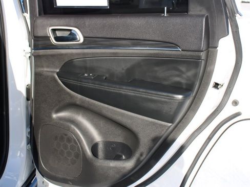 Used 2020 Jeep Grand Cherokee Limited image 17