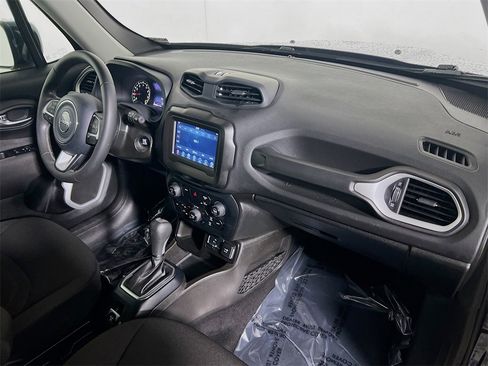 Used 2021 Jeep Renegade Latitude image 25