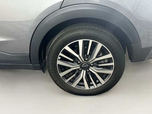 Used 2022 Nissan Kicks SV FWD image 11