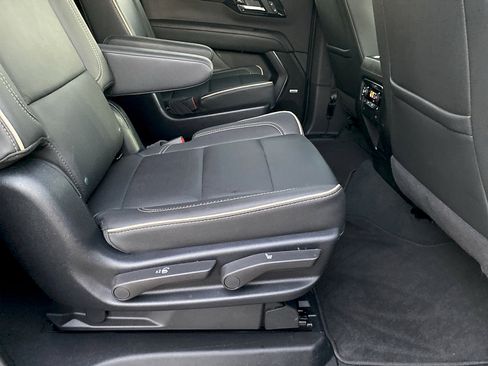 Used 2025 Chevrolet Suburban Premier RWD image 14