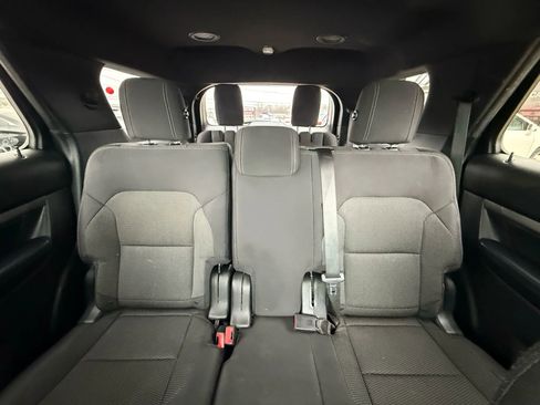 Used 2018 Ford Explorer XLT image 43
