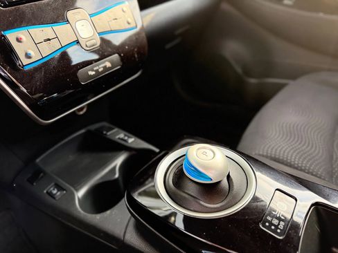 Used 2013 Nissan Leaf SV w/ LED & Quick Charge Pkg image 28