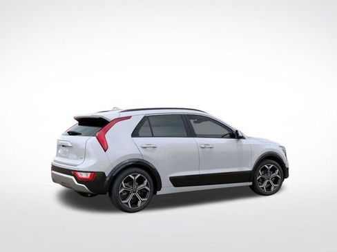 Used 2024 Kia Niro EX Touring FWD image 7