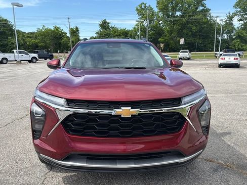 Used 2025 Chevrolet Trax LT w/ LT Convenience Package FWD image 8