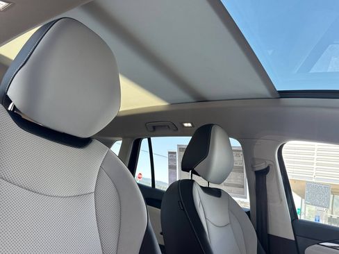 New 2025 Volkswagen Tiguan SE AWD/4WD image 17